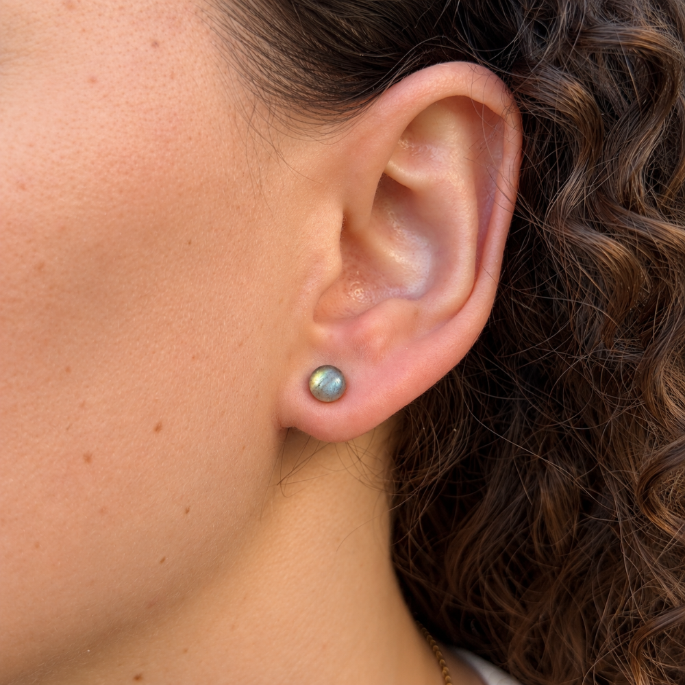 Puce d'Oreille Labradorite - Éris Porter